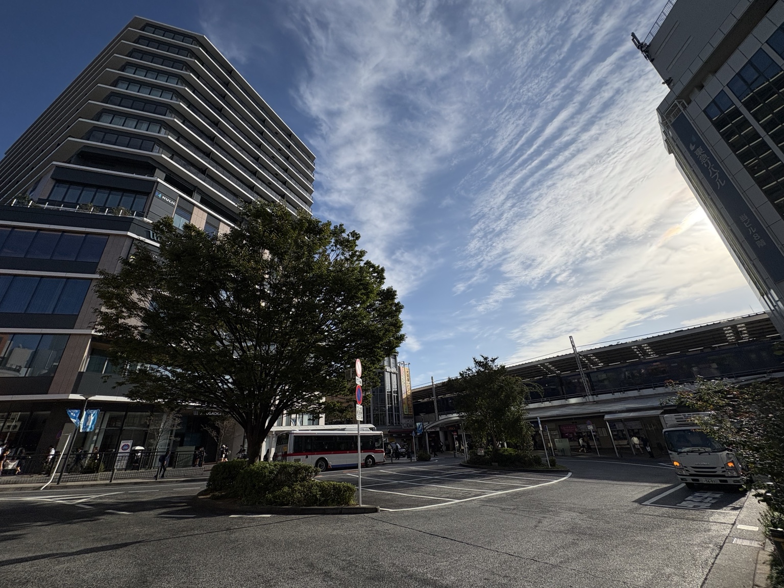 Jiyugaoka Station forecourt with Muse Square across the rotary