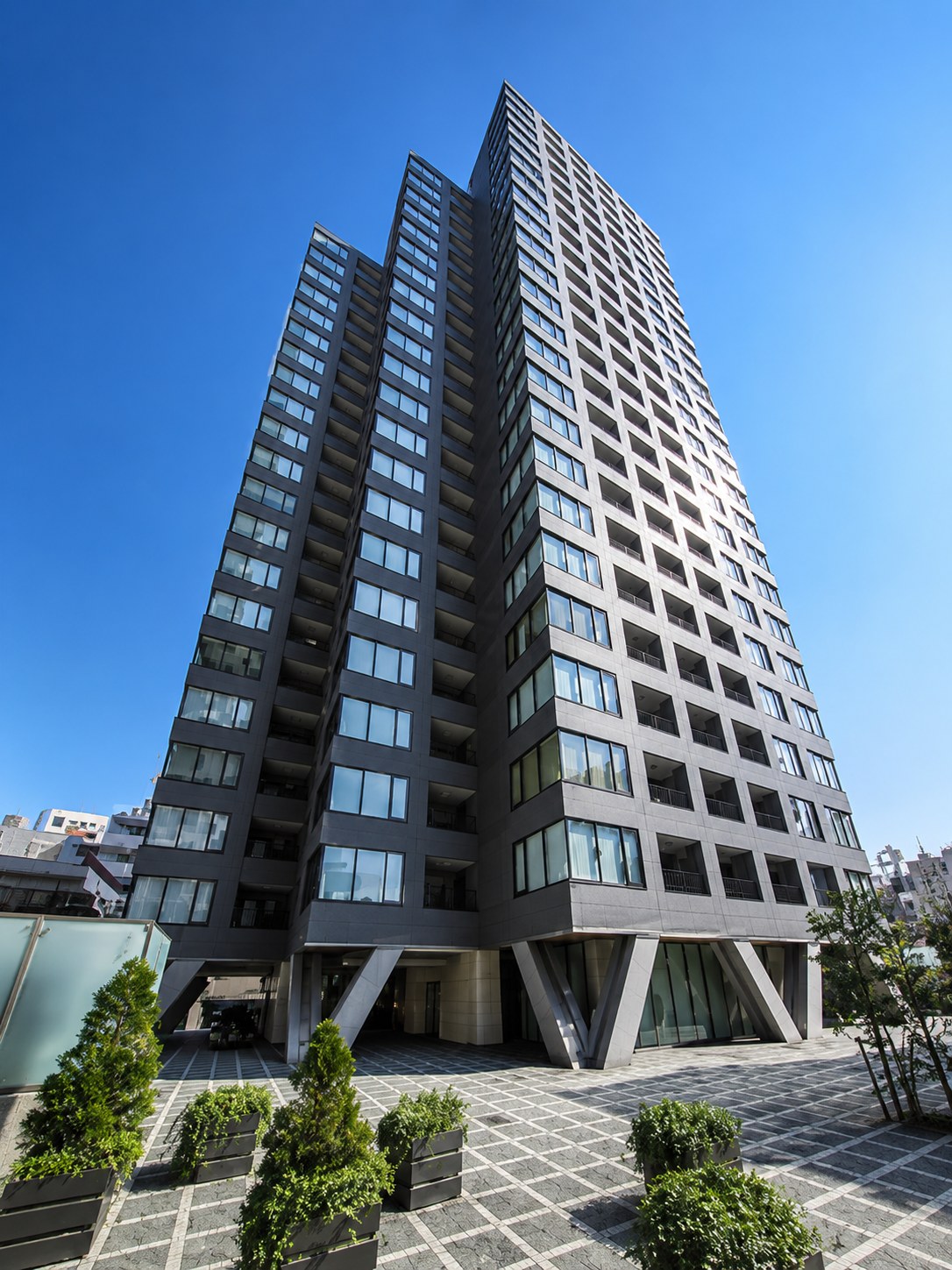 la-tour-kagurazaka exterior